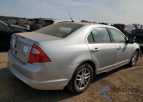 2012 Ford Fusion S z USA, uszkodzony, nr VIN 3FAHP0GA8CR174647